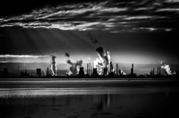 Pariser Abkommen Klima Symbolbild von Fabriken